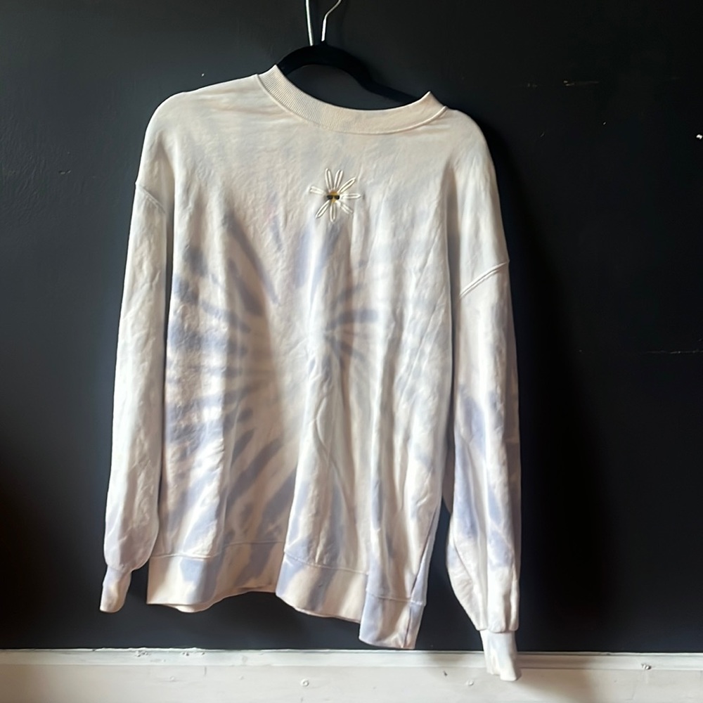 Tie dye sweater with flower